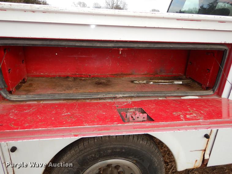 image for item J5566 2004 Ford F250 Super Duty XLT SuperCab utility bed pickup truck