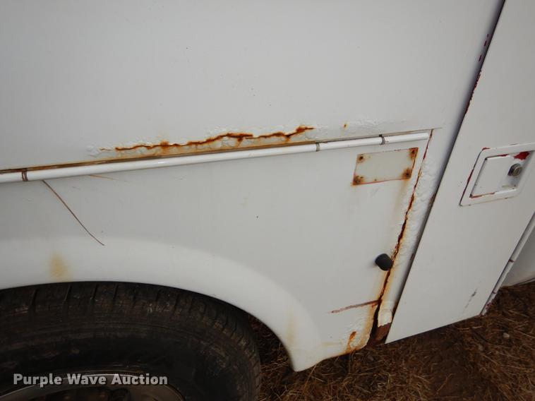 image for item J5566 2004 Ford F250 Super Duty XLT SuperCab utility bed pickup truck