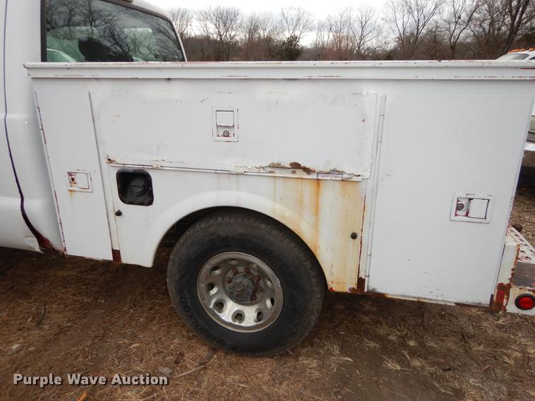 image for item J5566 2004 Ford F250 Super Duty XLT SuperCab utility bed pickup truck