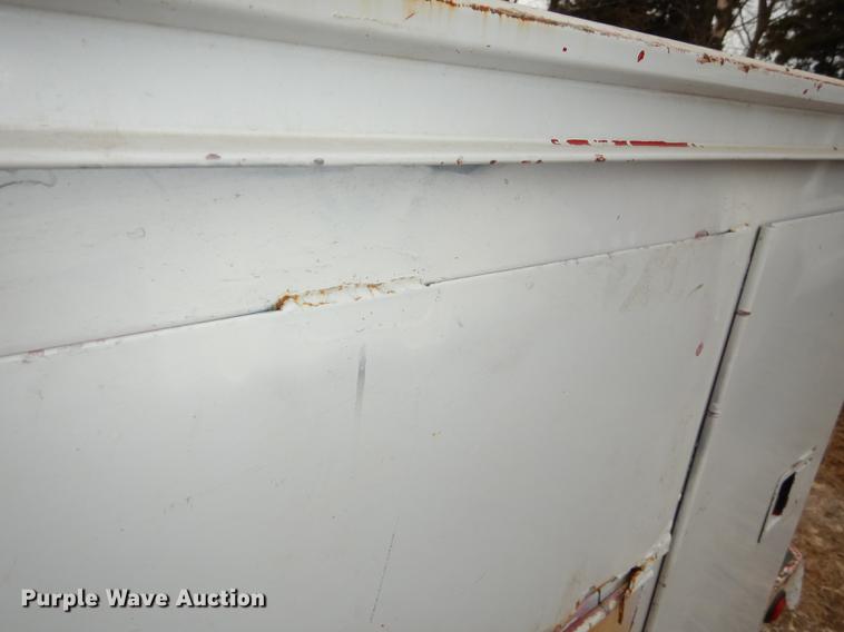 image for item J5566 2004 Ford F250 Super Duty XLT SuperCab utility bed pickup truck