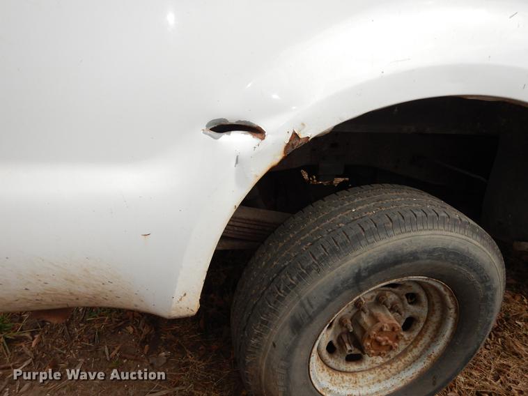 image for item J5567 1999 Ford F250 Super Duty XL SuperCab pickup truck