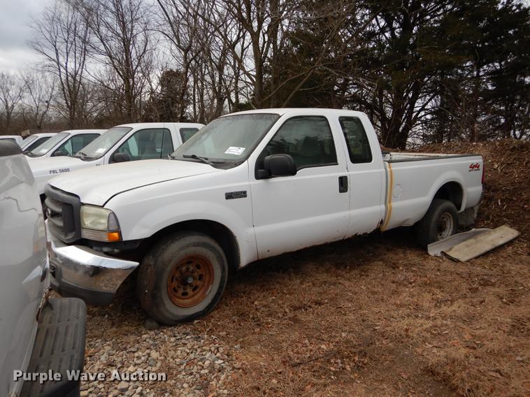 image for item J5568 2003 Ford F250 Super Duty XL SuperCab pickup truck