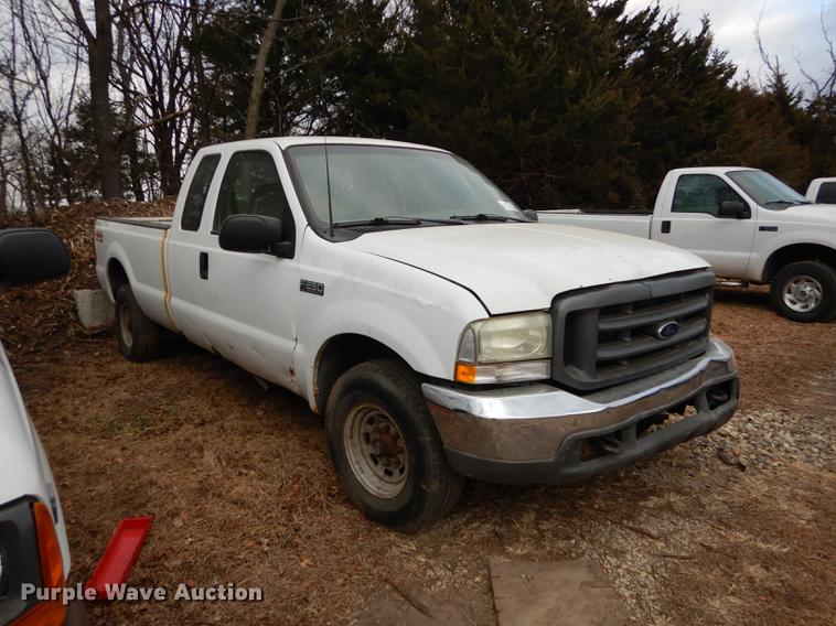 image for item J5568 2003 Ford F250 Super Duty XL SuperCab pickup truck