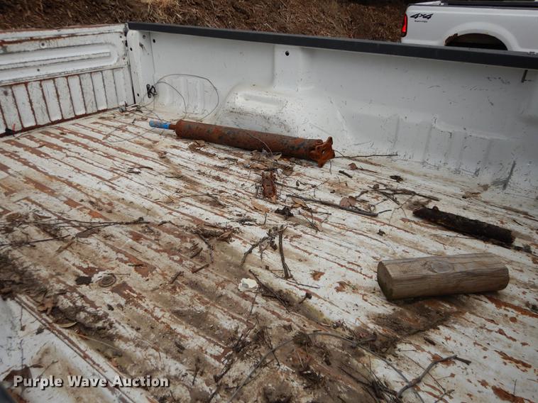 image for item J5568 2003 Ford F250 Super Duty XL SuperCab pickup truck