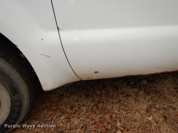 image for item J5568 2003 Ford F250 Super Duty XL SuperCab pickup truck