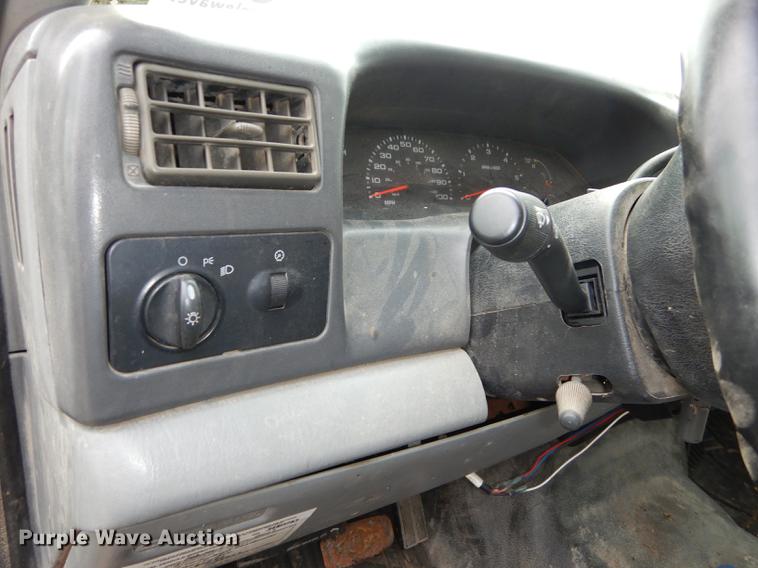 image for item J5568 2003 Ford F250 Super Duty XL SuperCab pickup truck