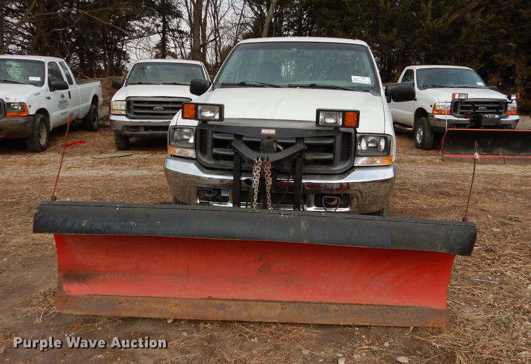 image for item J5569 2003 Ford F250 Super Duty XL pickup truck