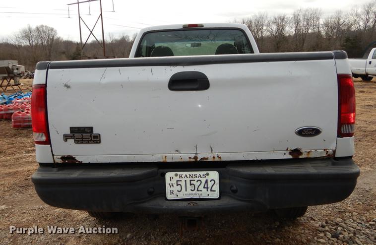 image for item J5569 2003 Ford F250 Super Duty XL pickup truck