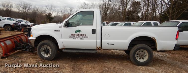 image for item J5569 2003 Ford F250 Super Duty XL pickup truck