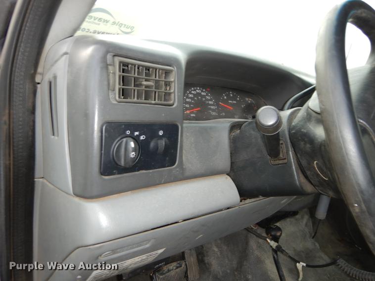 image for item J5569 2003 Ford F250 Super Duty XL pickup truck