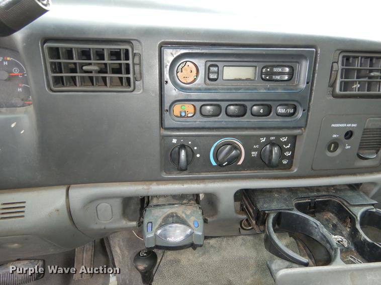 image for item J5569 2003 Ford F250 Super Duty XL pickup truck