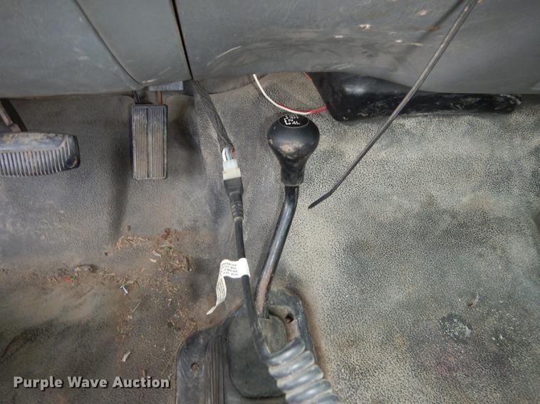 image for item J5569 2003 Ford F250 Super Duty XL pickup truck