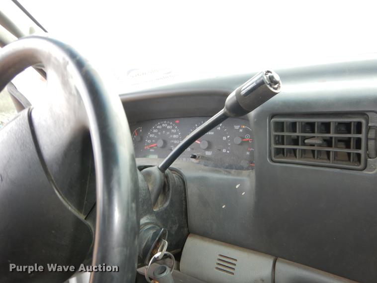 image for item J5569 2003 Ford F250 Super Duty XL pickup truck