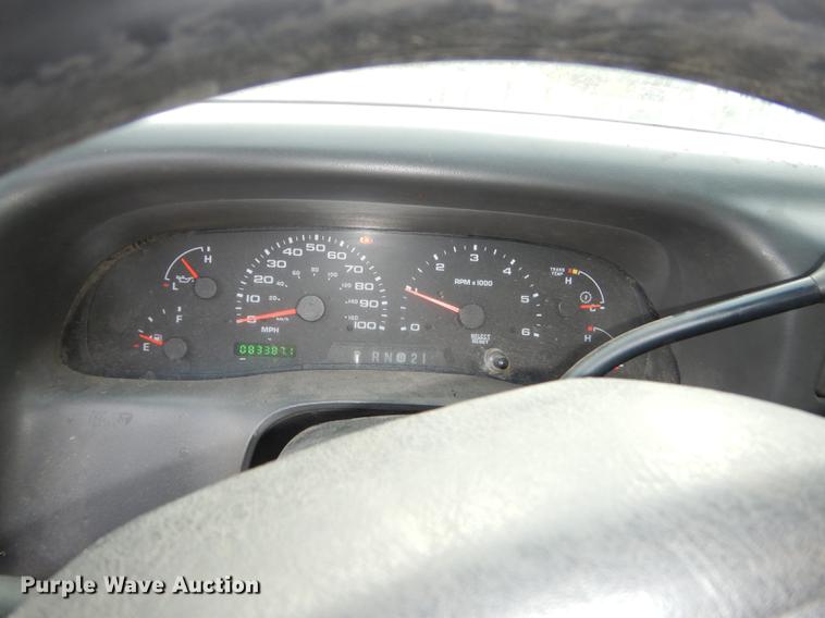 image for item J5569 2003 Ford F250 Super Duty XL pickup truck