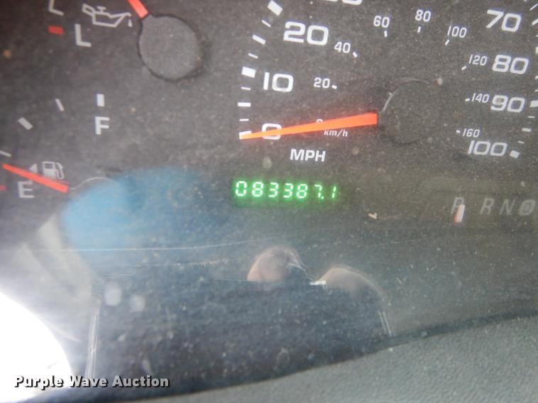 image for item J5569 2003 Ford F250 Super Duty XL pickup truck