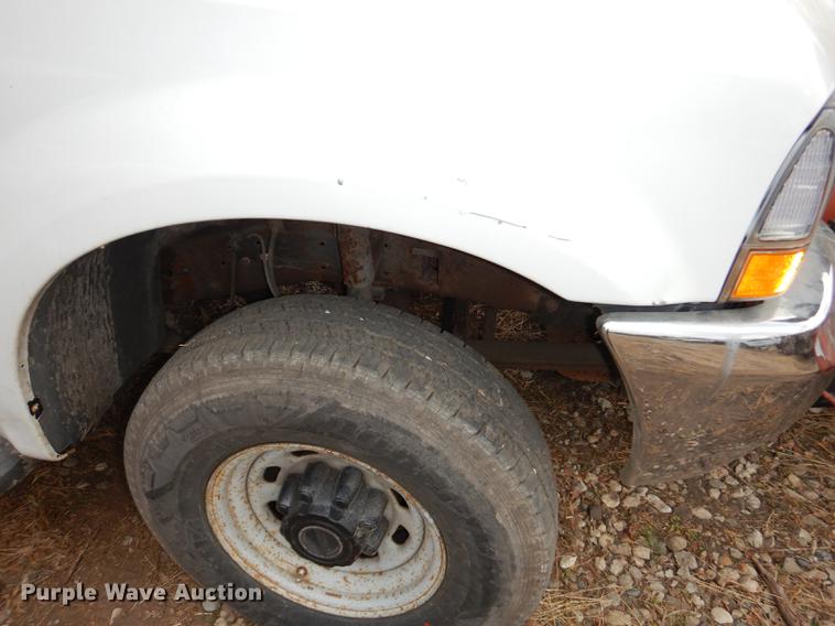 image for item J5569 2003 Ford F250 Super Duty XL pickup truck
