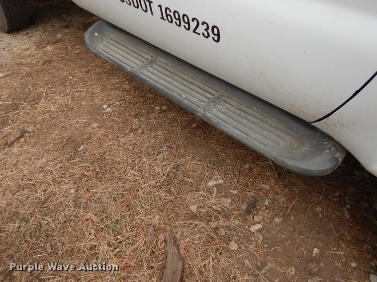 image for item J5569 2003 Ford F250 Super Duty XL pickup truck