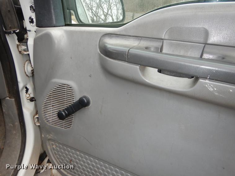 image for item J5569 2003 Ford F250 Super Duty XL pickup truck