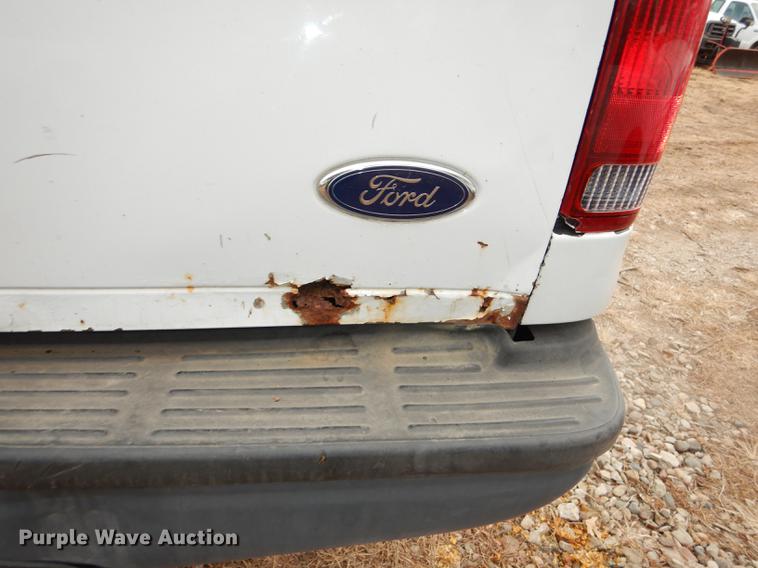 image for item J5569 2003 Ford F250 Super Duty XL pickup truck