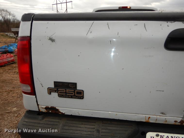 image for item J5569 2003 Ford F250 Super Duty XL pickup truck