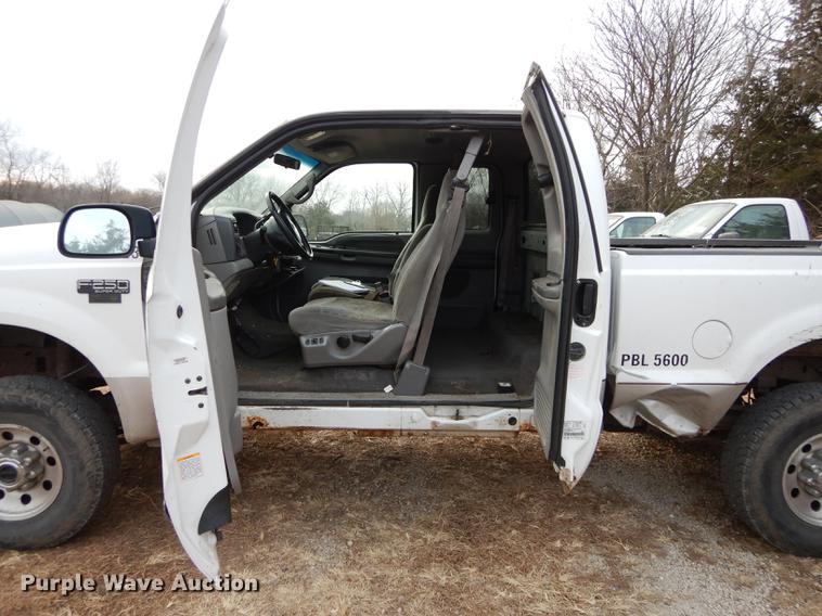 image for item J5570 2000 Ford F250 Super Duty XLT SuperCab pickup truck