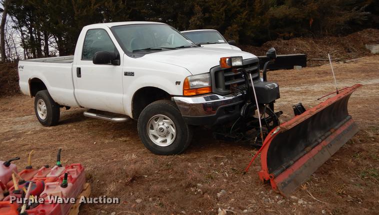 image for item J5571 2001 Ford F250 Super Duty XL pickup truck
