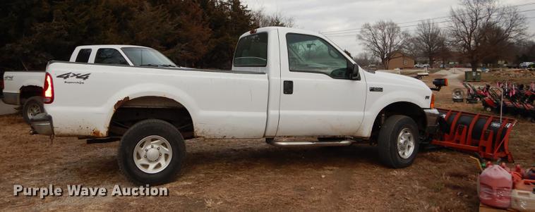 image for item J5571 2001 Ford F250 Super Duty XL pickup truck