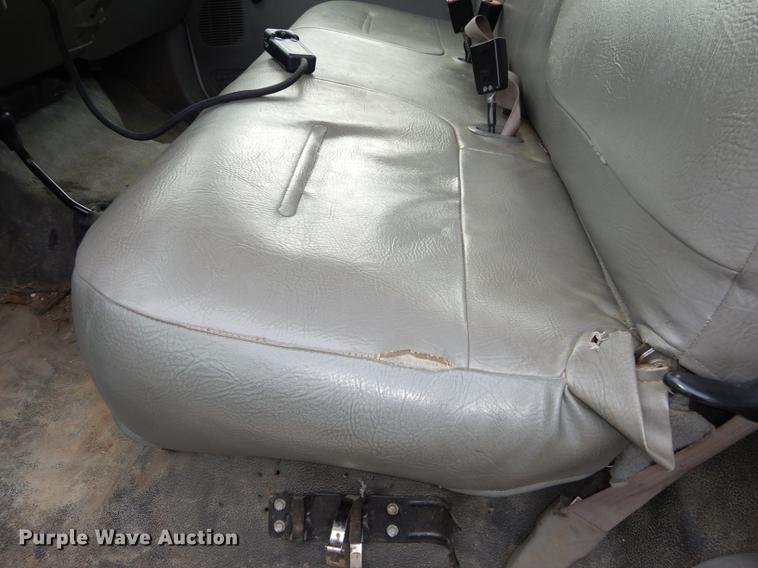 image for item J5571 2001 Ford F250 Super Duty XL pickup truck