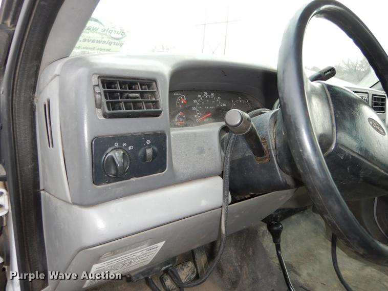 image for item J5571 2001 Ford F250 Super Duty XL pickup truck