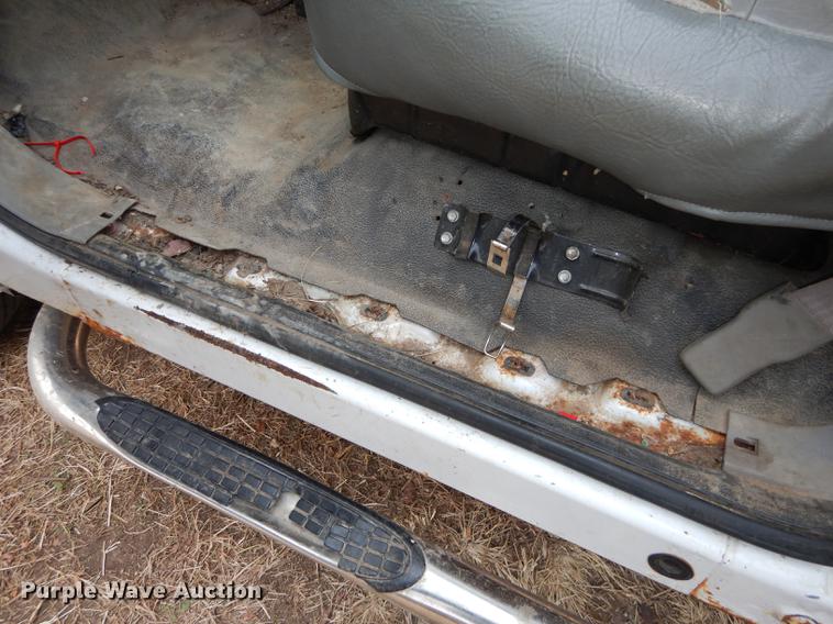 image for item J5571 2001 Ford F250 Super Duty XL pickup truck