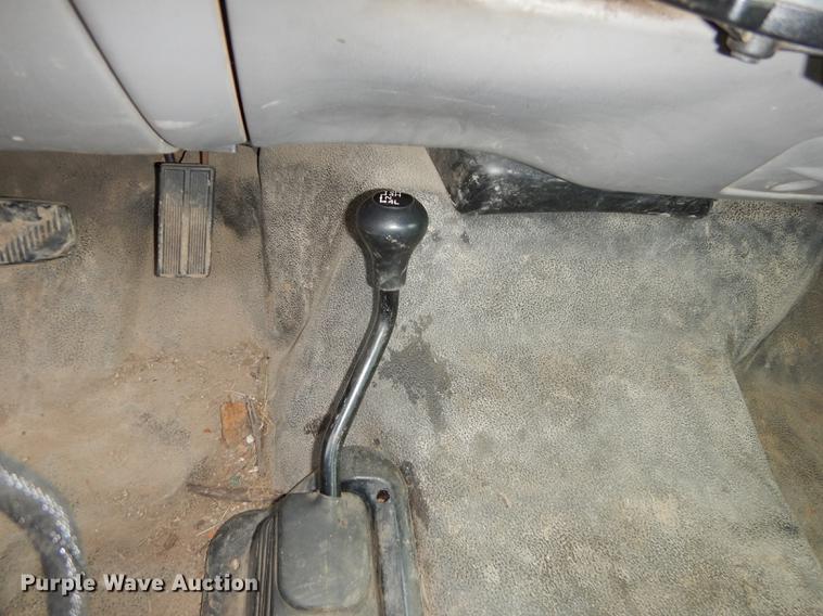 image for item J5571 2001 Ford F250 Super Duty XL pickup truck