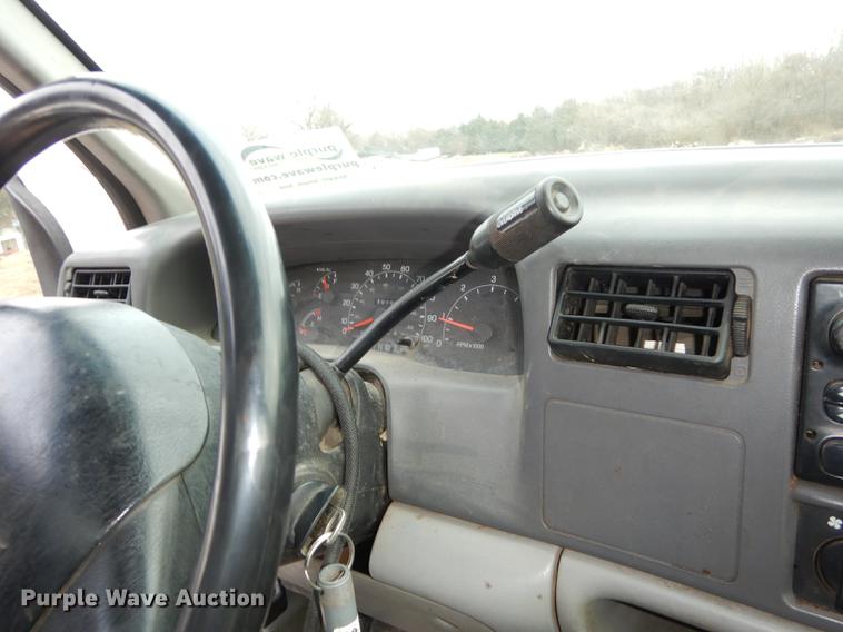 image for item J5571 2001 Ford F250 Super Duty XL pickup truck