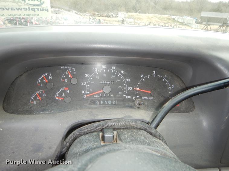 image for item J5571 2001 Ford F250 Super Duty XL pickup truck