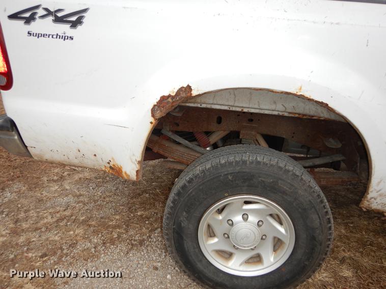 image for item J5571 2001 Ford F250 Super Duty XL pickup truck