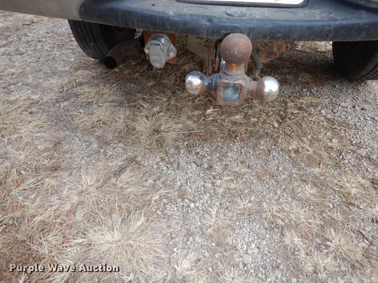 image for item J5571 2001 Ford F250 Super Duty XL pickup truck