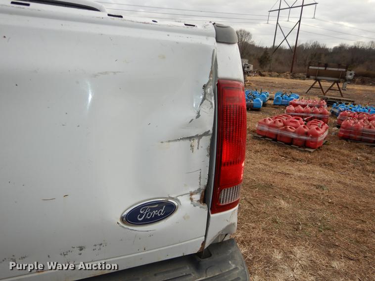 image for item J5571 2001 Ford F250 Super Duty XL pickup truck