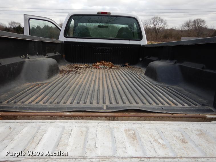 image for item J5571 2001 Ford F250 Super Duty XL pickup truck