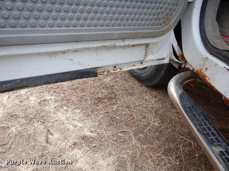 image for item J5571 2001 Ford F250 Super Duty XL pickup truck