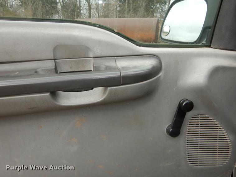 image for item J5572 2002 Ford F250 Super Duty XL pickup truck