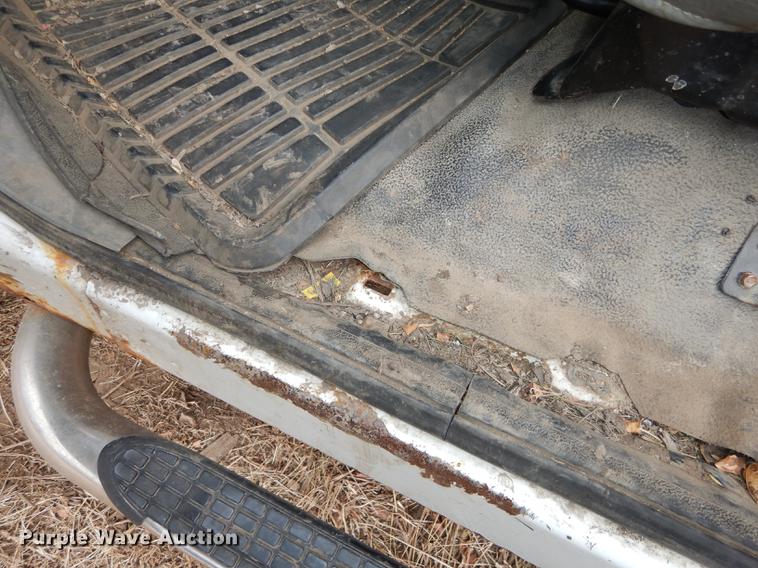 image for item J5572 2002 Ford F250 Super Duty XL pickup truck