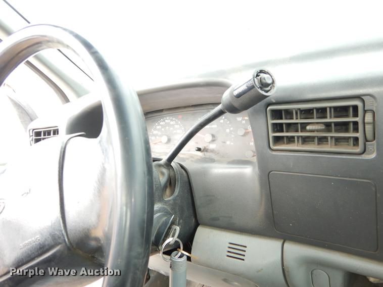 image for item J5572 2002 Ford F250 Super Duty XL pickup truck