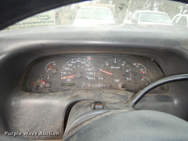 image for item J5572 2002 Ford F250 Super Duty XL pickup truck