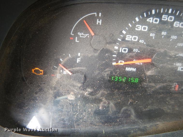 image for item J5572 2002 Ford F250 Super Duty XL pickup truck