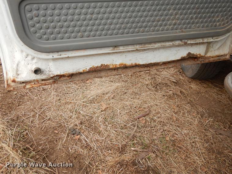 image for item J5572 2002 Ford F250 Super Duty XL pickup truck