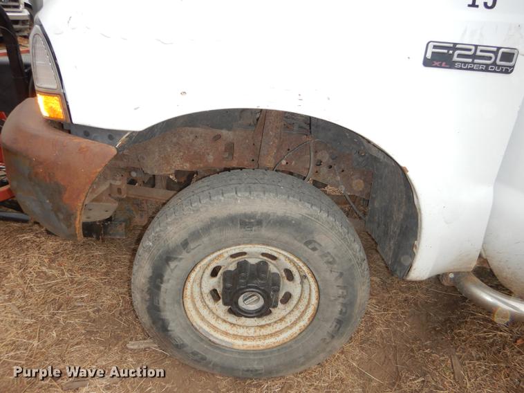 image for item J5572 2002 Ford F250 Super Duty XL pickup truck