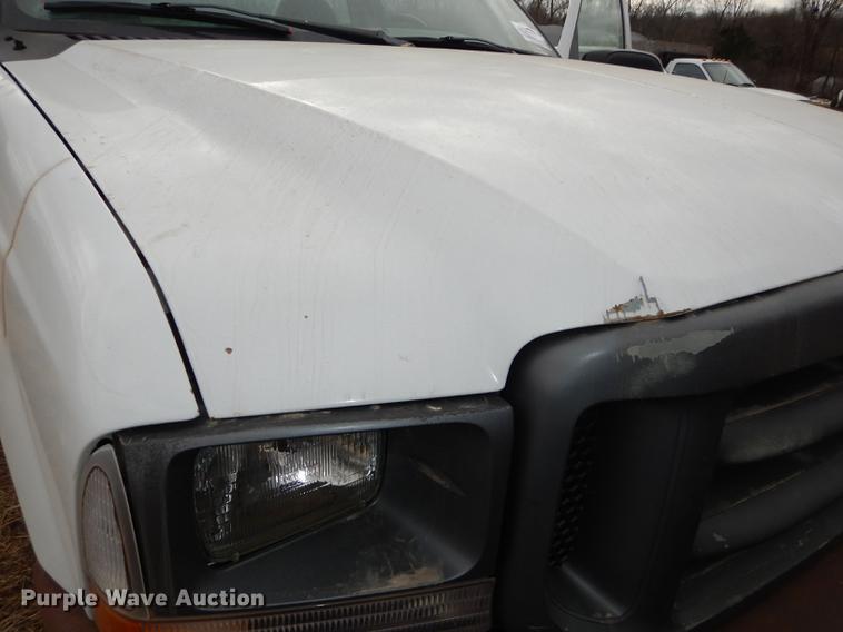 image for item J5572 2002 Ford F250 Super Duty XL pickup truck