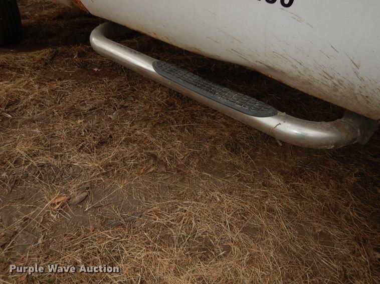 image for item J5572 2002 Ford F250 Super Duty XL pickup truck