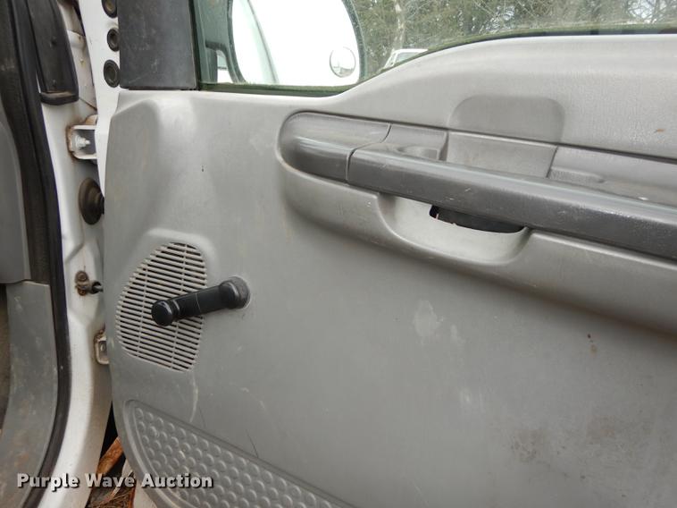 image for item J5572 2002 Ford F250 Super Duty XL pickup truck