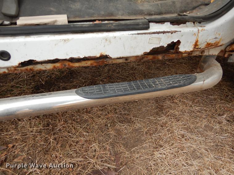 image for item J5572 2002 Ford F250 Super Duty XL pickup truck