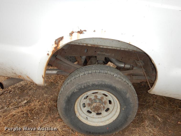 image for item J5572 2002 Ford F250 Super Duty XL pickup truck